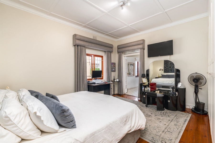 2 Bedroom Property for Sale in Sea Point Western Cape